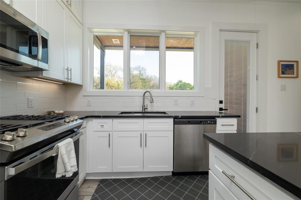 449 South Rayner Street Fort Worth, TX 76111 - Photo 15 of 40 Gallery Image 15