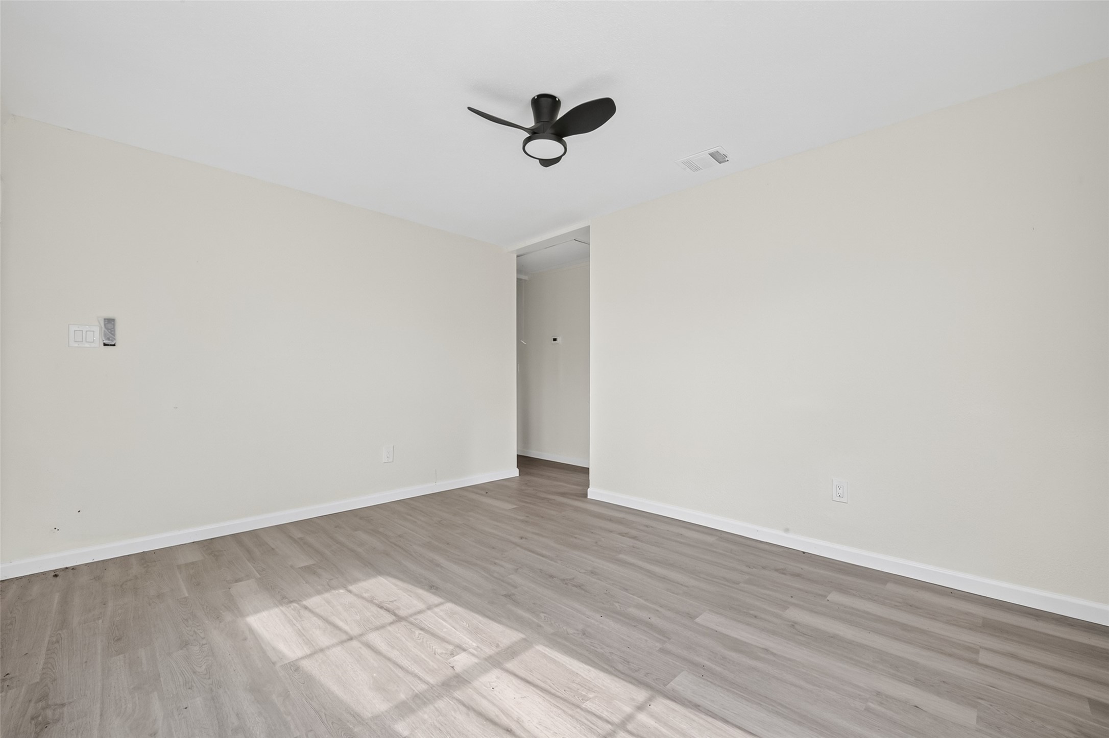 4715 Engleford Street Houston, TX 77026 - Photo 9 of 33