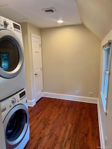 $2,800 | 29 1/2 Woolsey Avenue, Glen Cove, NY 11542