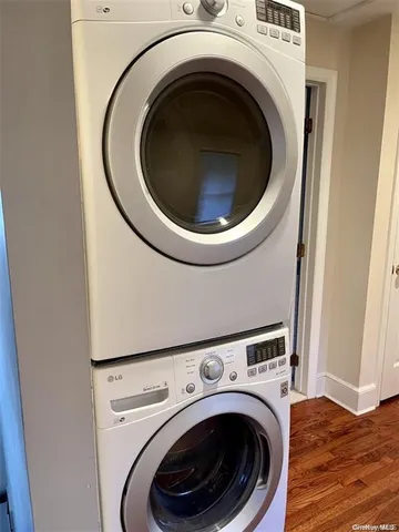 $2,800 | 29 1/2 Woolsey Avenue, Glen Cove, NY 11542