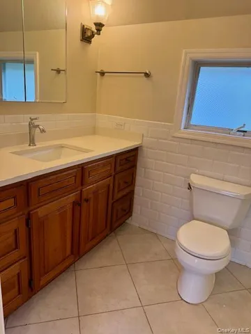 $2,800 | 29 1/2 Woolsey Avenue, Glen Cove, NY 11542