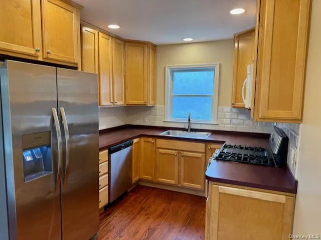 $2,800 | 29 1/2 Woolsey Avenue, Glen Cove, NY 11542