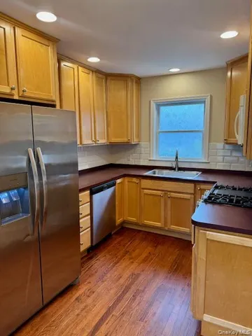 $2,800 | 29 1/2 Woolsey Avenue, Glen Cove, NY 11542