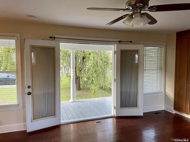 $2,800 | 29 1/2 Woolsey Avenue, Glen Cove, NY 11542