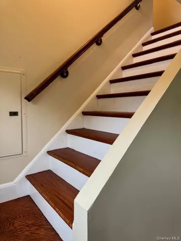 $2,800 | 29 1/2 Woolsey Avenue, Glen Cove, NY 11542