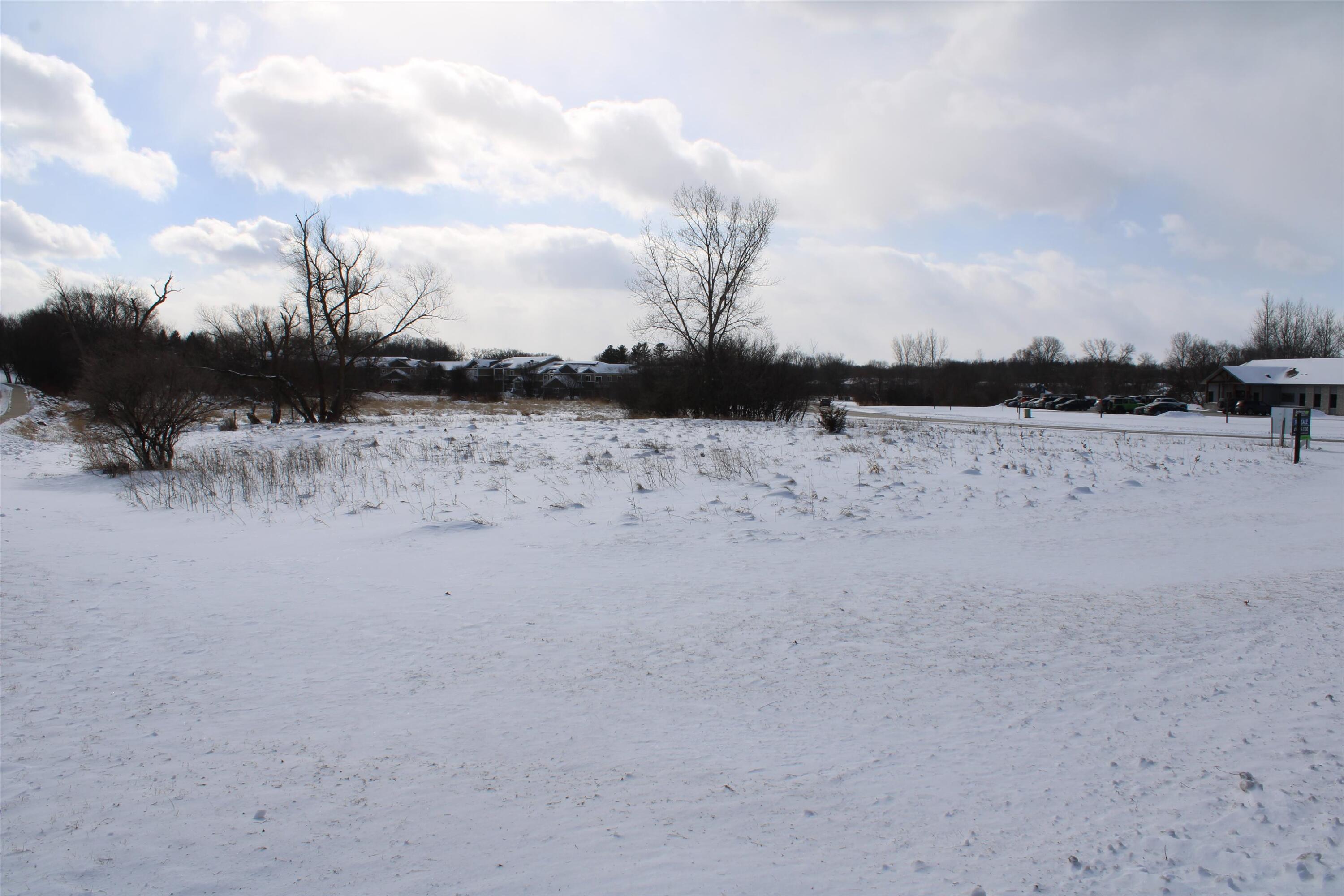 945 Bell Avenue Hartford, WI 53027 - Photo 4 of 7 3 Street Fronts