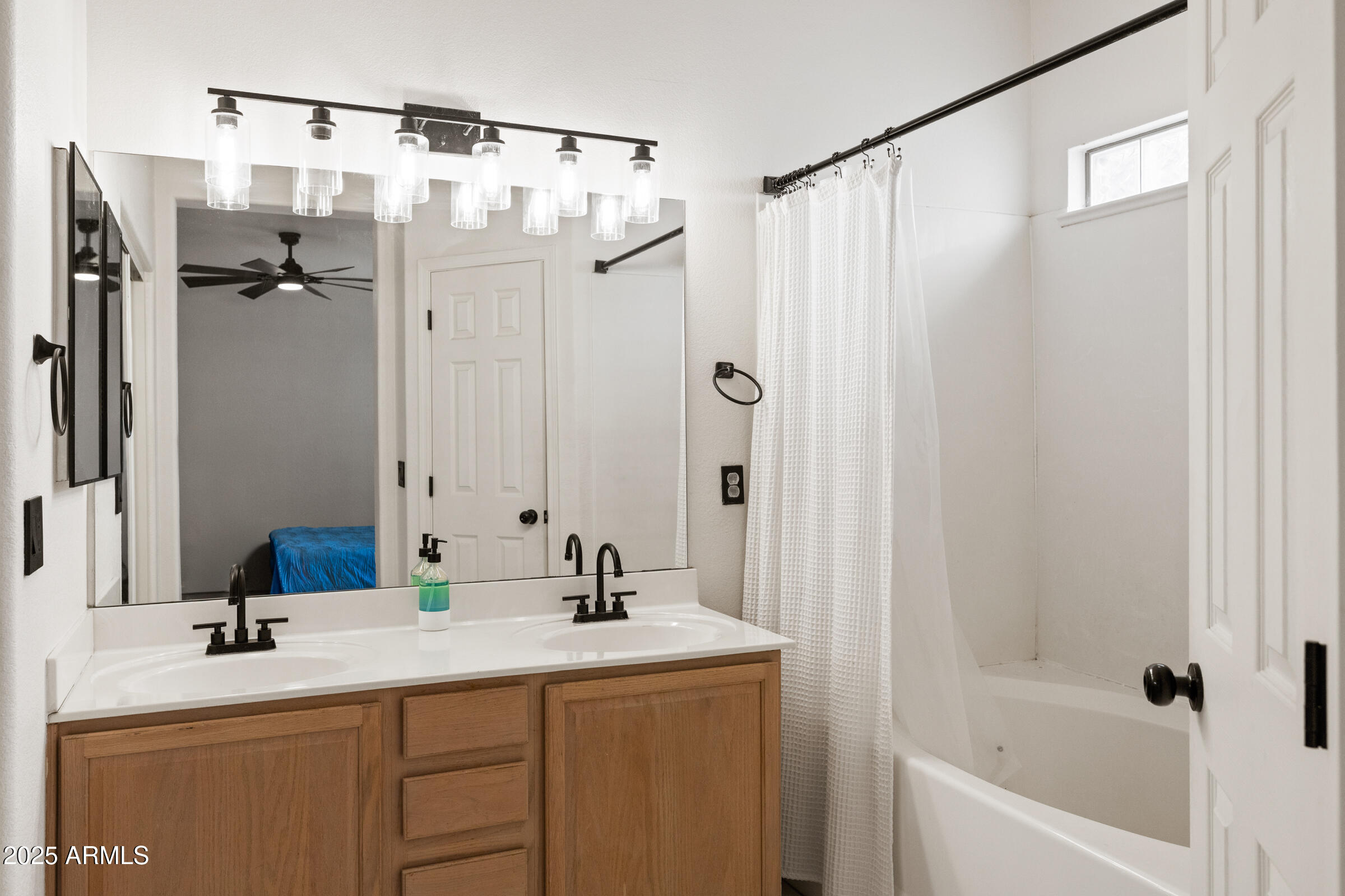 1140 South Rockwell Street Gilbert, AZ 85296 - Photo 20 of 29 a bathroom with a double vanity sink and mirror