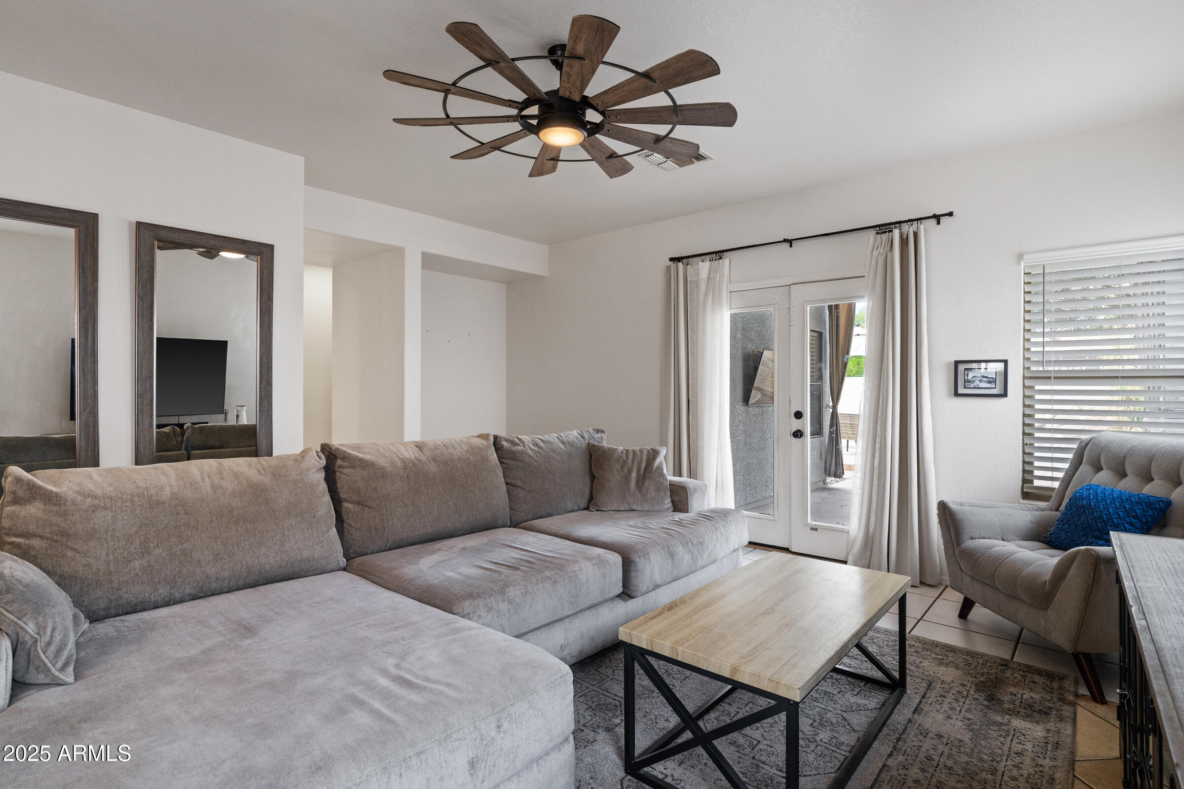1140 South Rockwell Street Gilbert, AZ 85296 - Photo 7 of 29 a living room with furniture