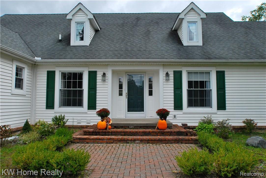 4321 Blood Road Metamora, MI 48455 - Photo 4 of 92 Inviting entrance welcomes the most discriminating buyer!