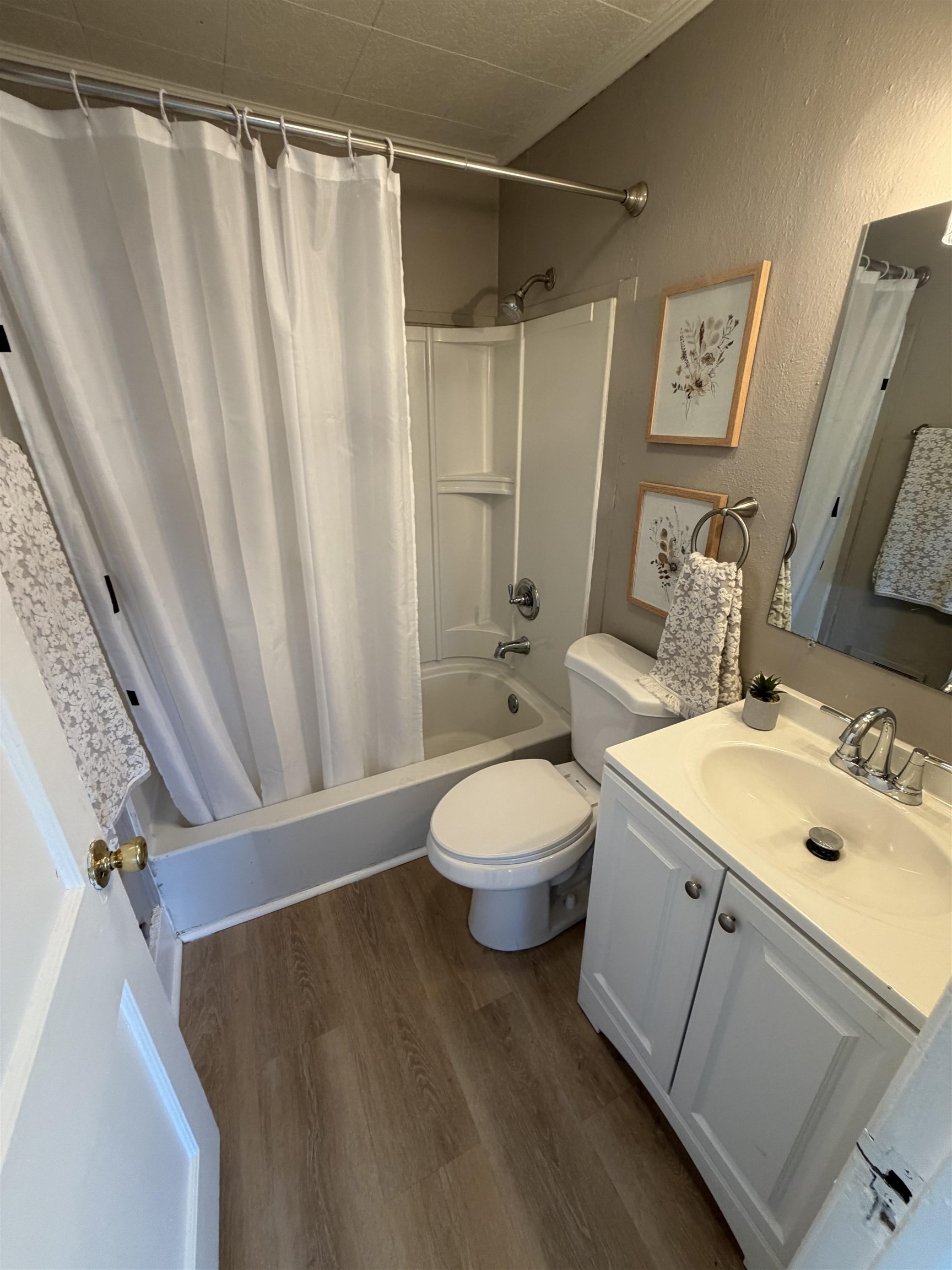 614 Reed Street Neenah, WI 54956 - Photo 2 of 8