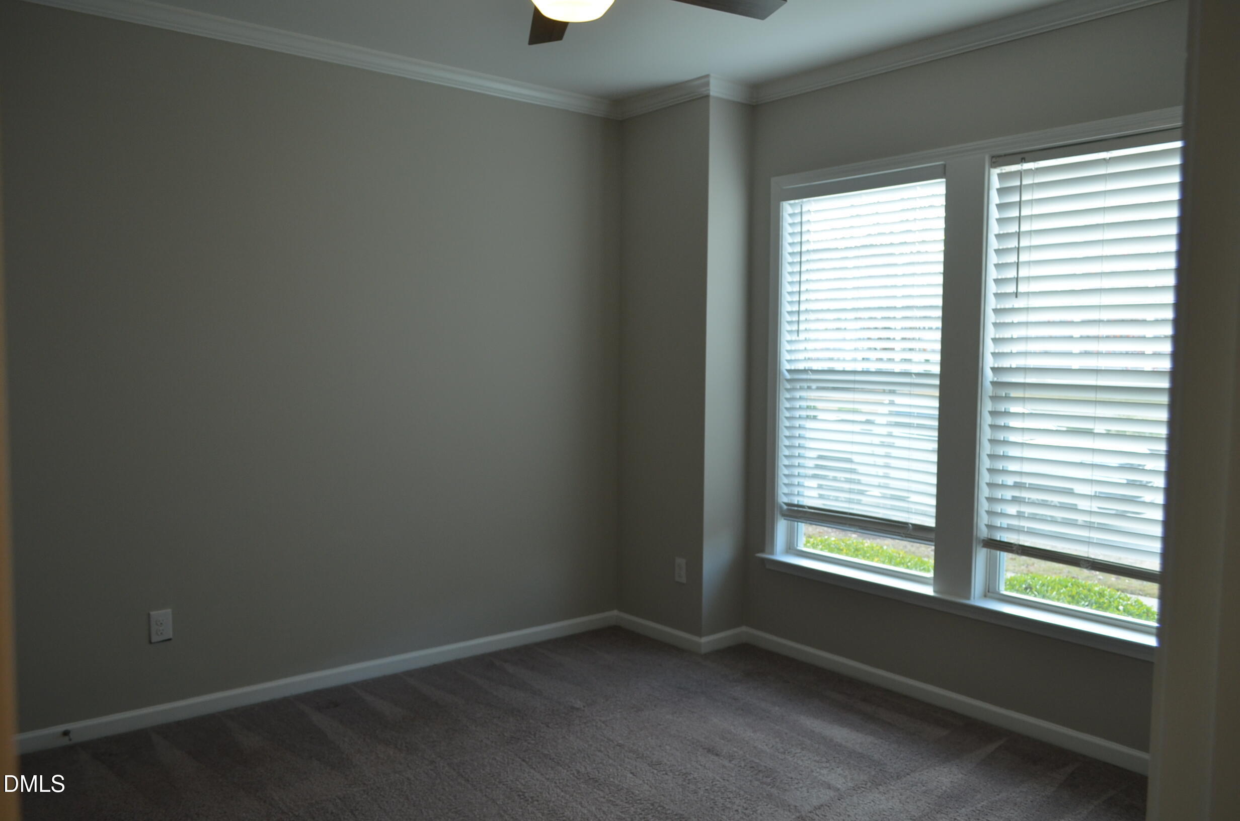 6506 Perry Creek Road, Unit 1103 Raleigh, NC 27616 - Photo 11 of 34 an empty room with a window