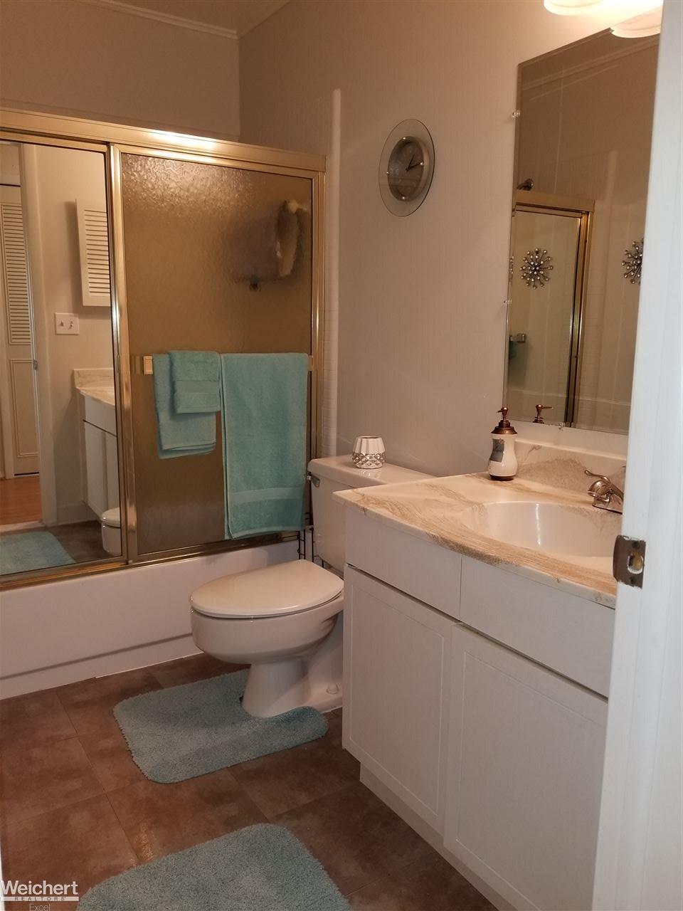23247 Farmington Road Farmington, MI 48336 - Photo 21 of 25 31357435-20.JPG