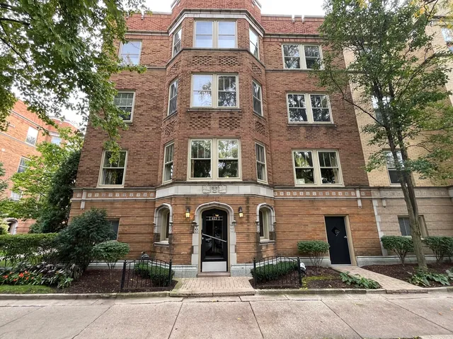$2,400 | 623 Washington Boulevard, Unit 2N, Oak Park, IL 60302