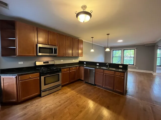 $2,400 | 623 Washington Boulevard, Unit 2N, Oak Park, IL 60302