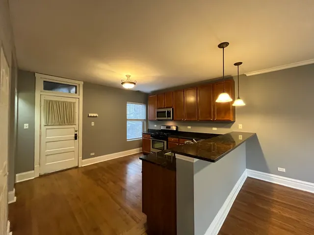 $2,400 | 623 Washington Boulevard, Unit 2N, Oak Park, IL 60302