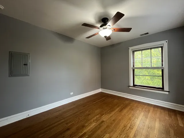 $2,400 | 623 Washington Boulevard, Unit 2N, Oak Park, IL 60302