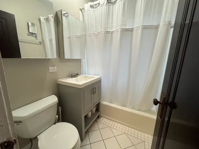 $2,400 | 623 Washington Boulevard, Unit 2N, Oak Park, IL 60302