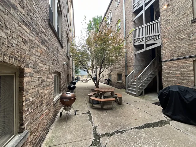 $2,400 | 623 Washington Boulevard, Unit 2N, Oak Park, IL 60302