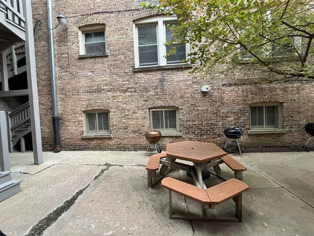 $2,400 | 623 Washington Boulevard, Unit 2N, Oak Park, IL 60302