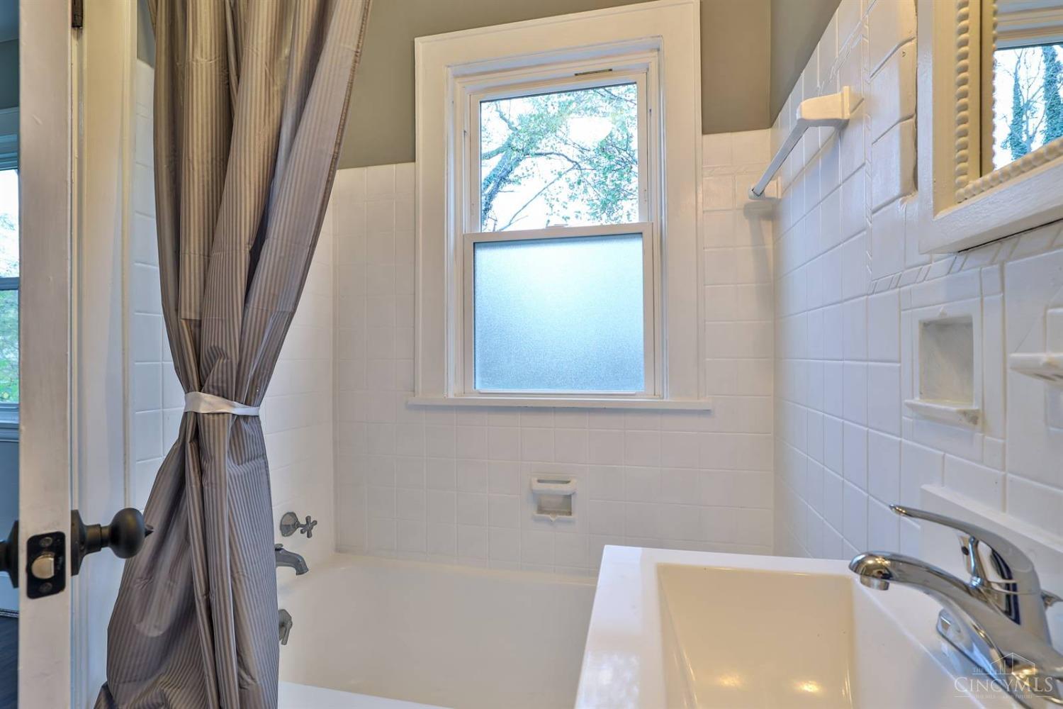 4100 Watterson Street Cincinnati, OH 45227 - Photo 38 of 47