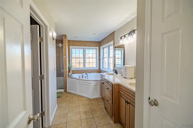 $899,000 | 7279 Highway 31, Cicero, NY 13039