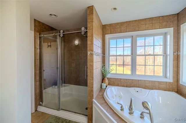 $899,000 | 7279 Highway 31, Cicero, NY 13039