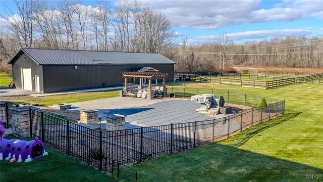 $899,000 | 7279 Highway 31, Cicero, NY 13039