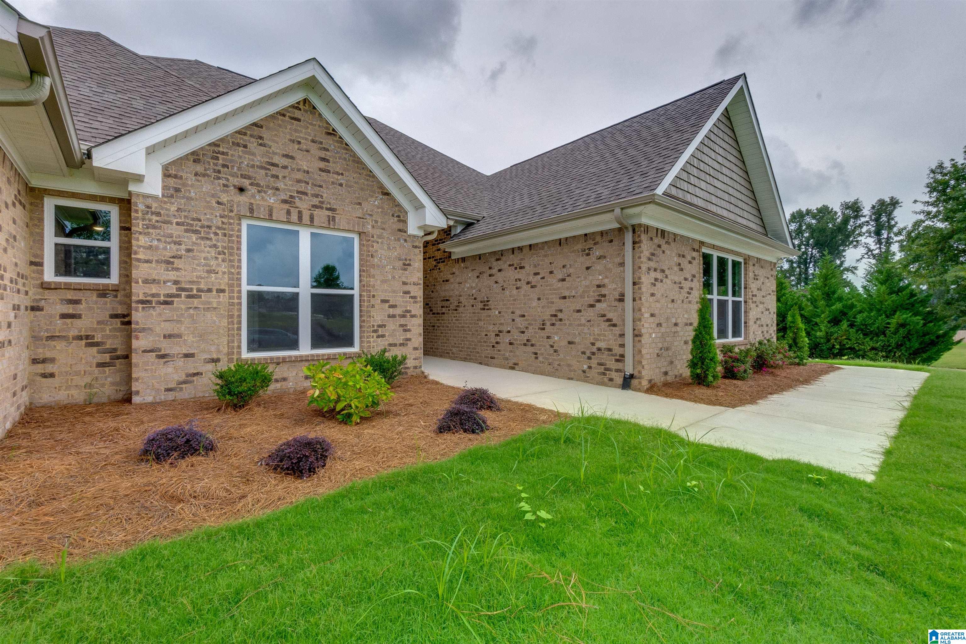 135 Crest Loop Road Clanton, AL 35045 - Photo 4 of 48 Gallery Image 4