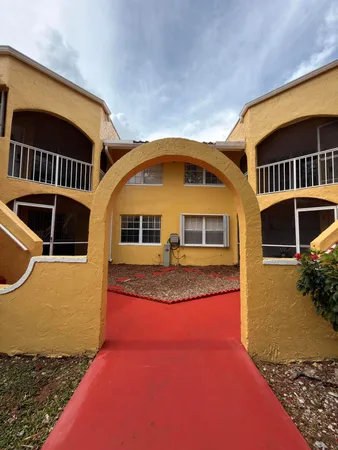 $2,200 | 15605 Southwest 74th Cir Drive, Unit 4, Miami, FL 33193