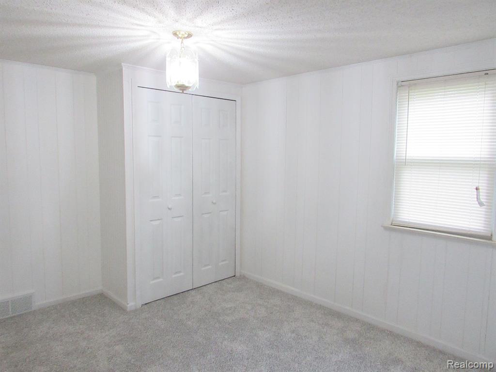 2003 Belsay Road Burton, MI 48519 - Photo 34 of 47