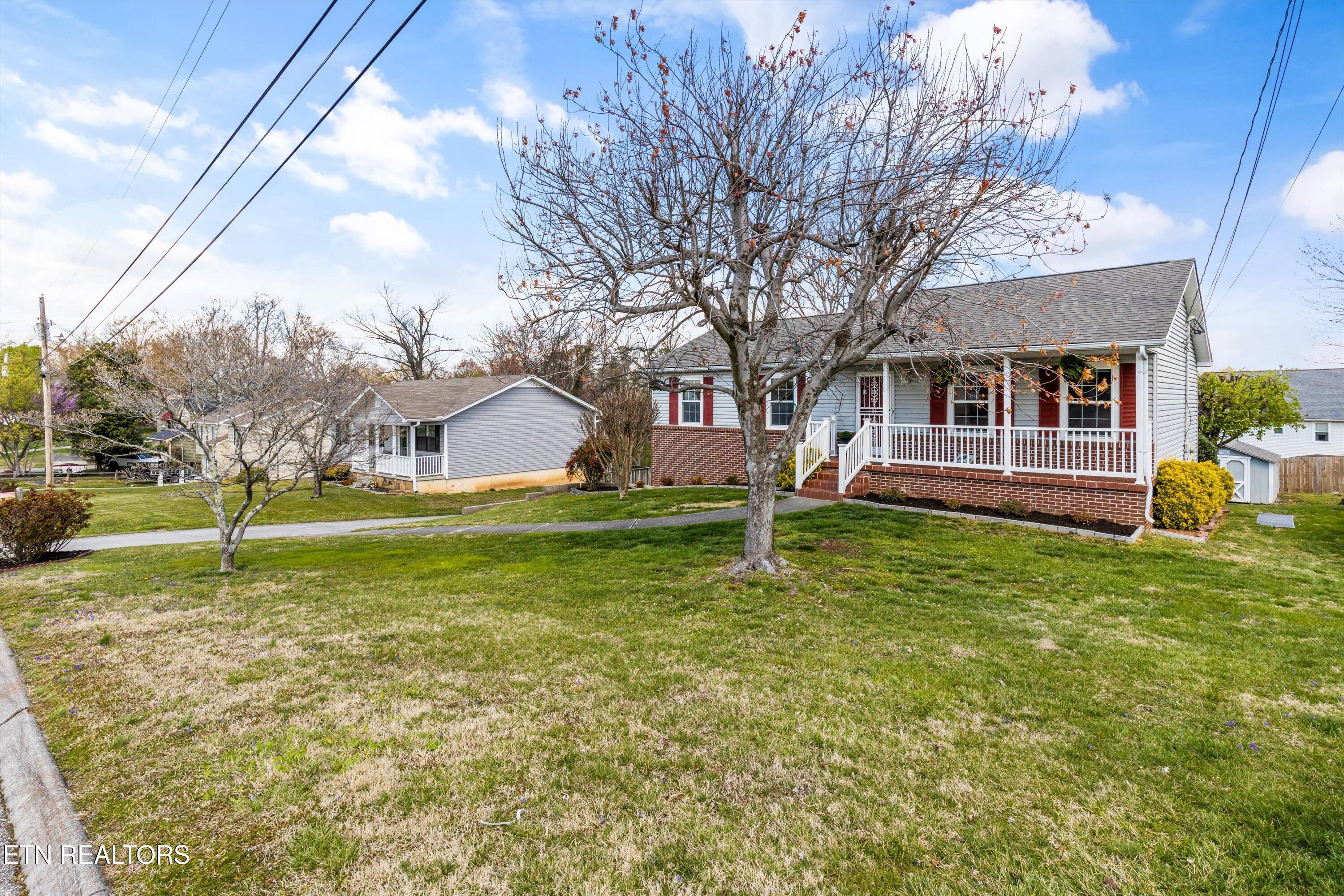 1328 Windamere Road Knoxville, TN 37923 - Photo 3 of 27 04-1328 Windamere Rd29