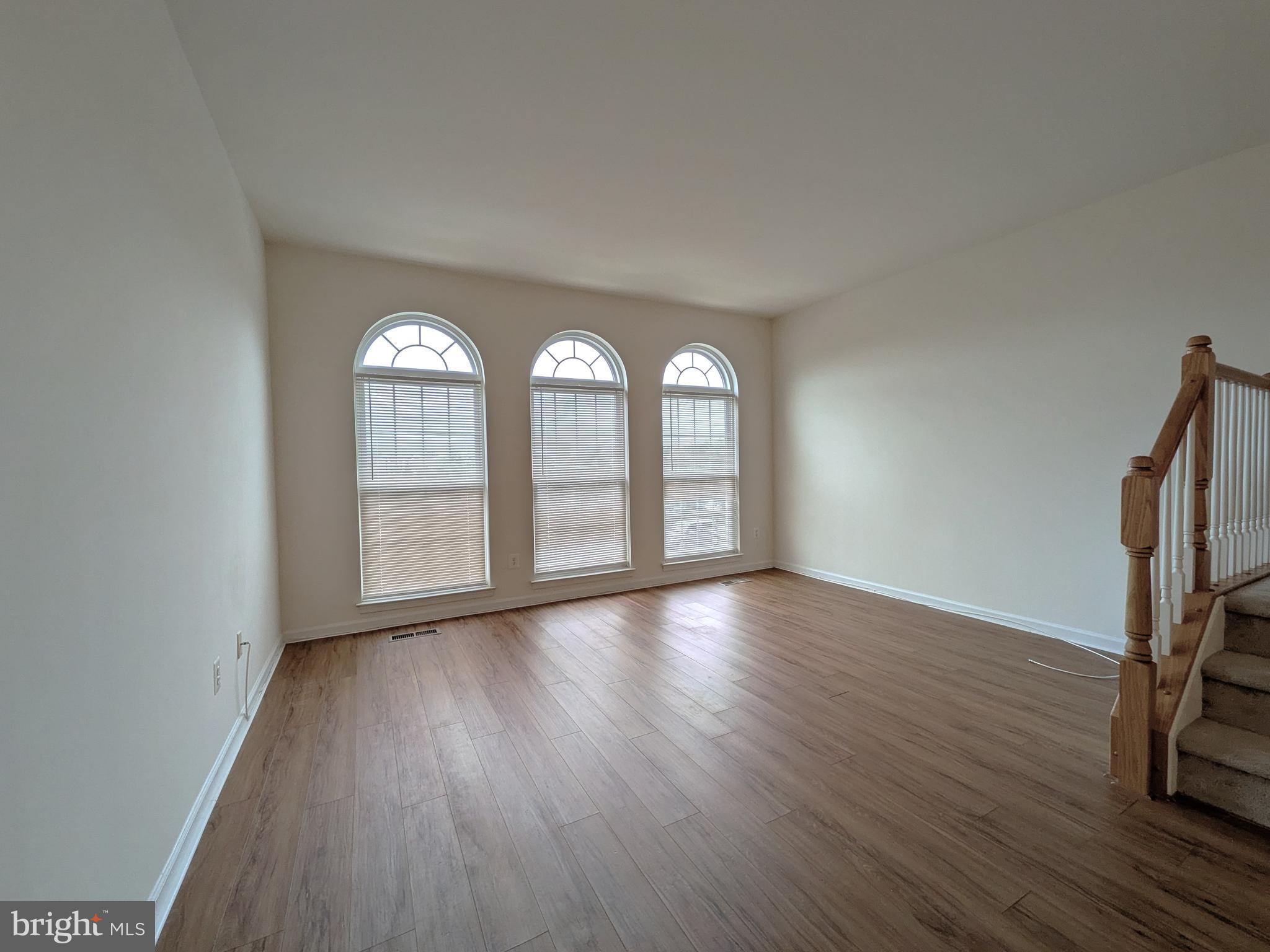 25015 Riding Center Drive Chantilly, VA 20152 - Photo 11 of 40 Living Room