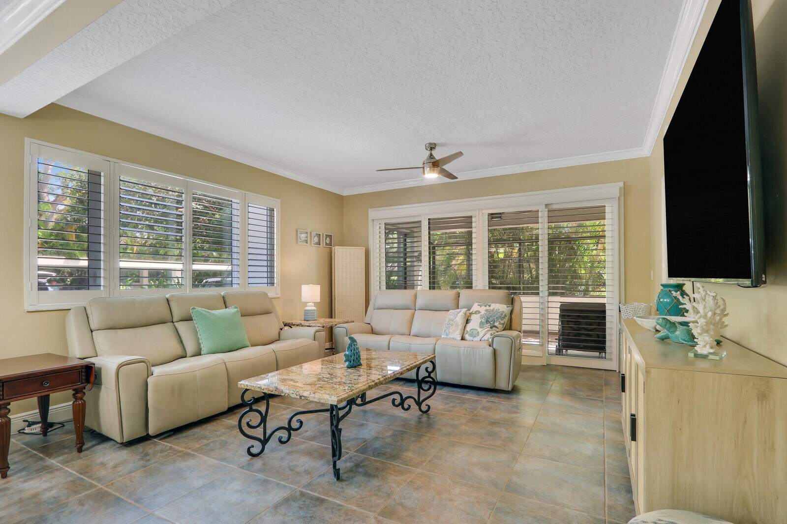 911 Oak Harbour Drive Juno Beach, FL 33408 - Photo 11 of 50 Living