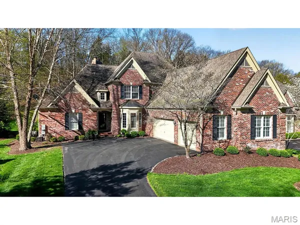 $1,280,000 | 462 Hickory Trace Drive, St. Albans, MO 63073