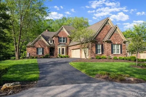 $1,280,000 | 462 Hickory Trace Drive, St. Albans, MO 63073