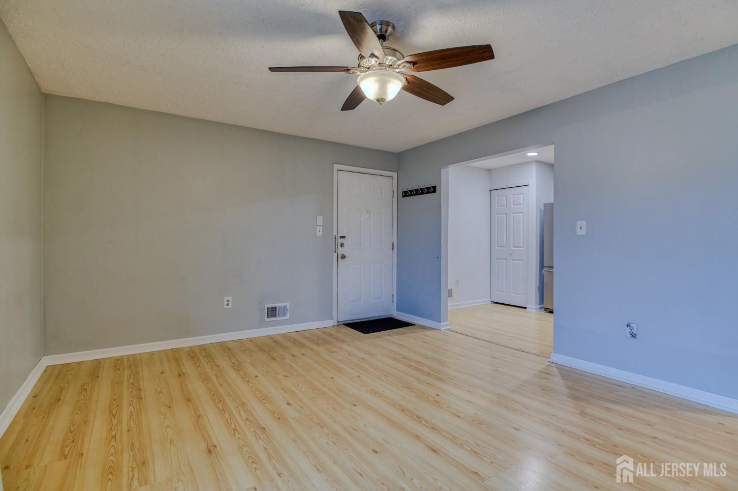 20 Pembrook Avenue North Brunswick, NJ 08902 - Photo 3 of 20