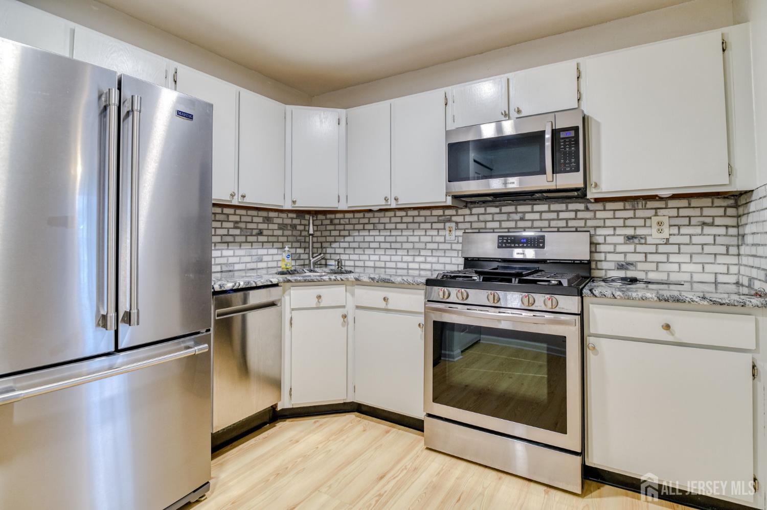 20 Pembrook Avenue North Brunswick, NJ 08902 - Photo 8 of 20