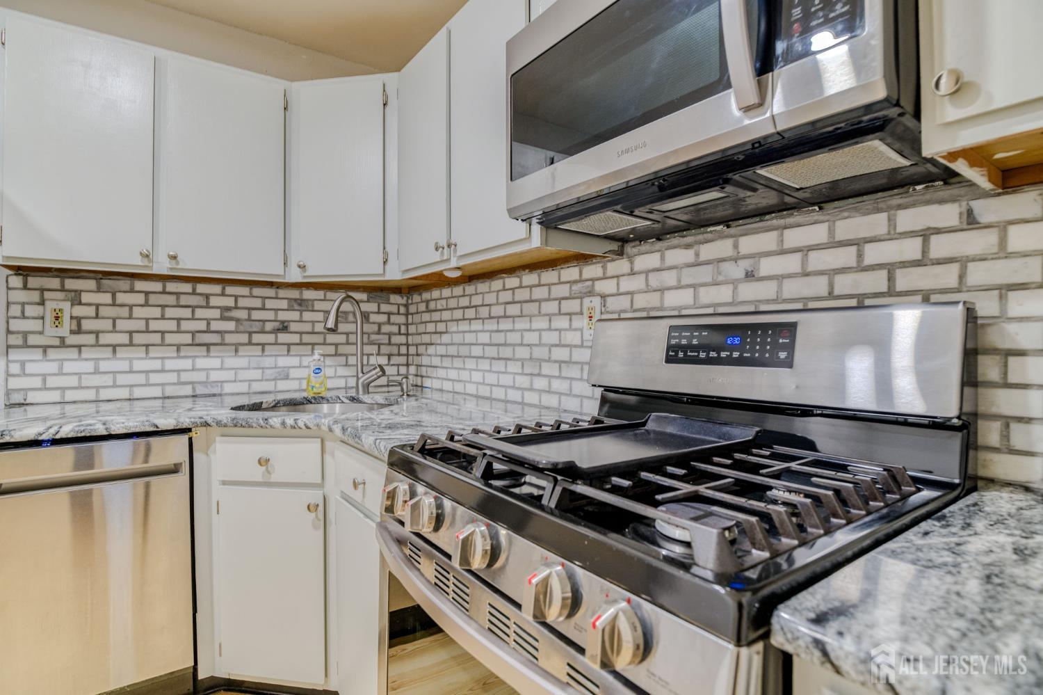 20 Pembrook Avenue North Brunswick, NJ 08902 - Photo 9 of 20