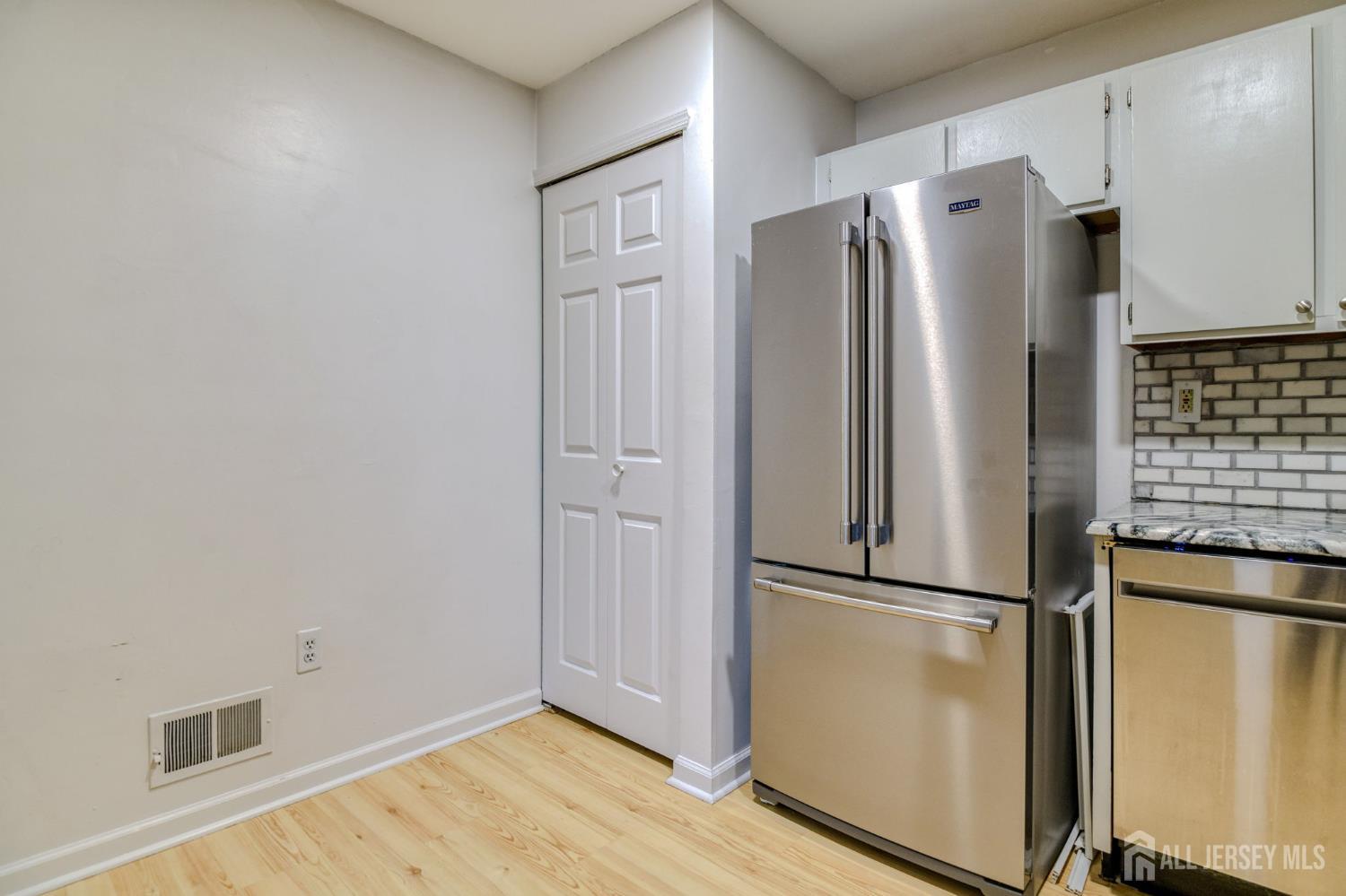 20 Pembrook Avenue North Brunswick, NJ 08902 - Photo 10 of 20