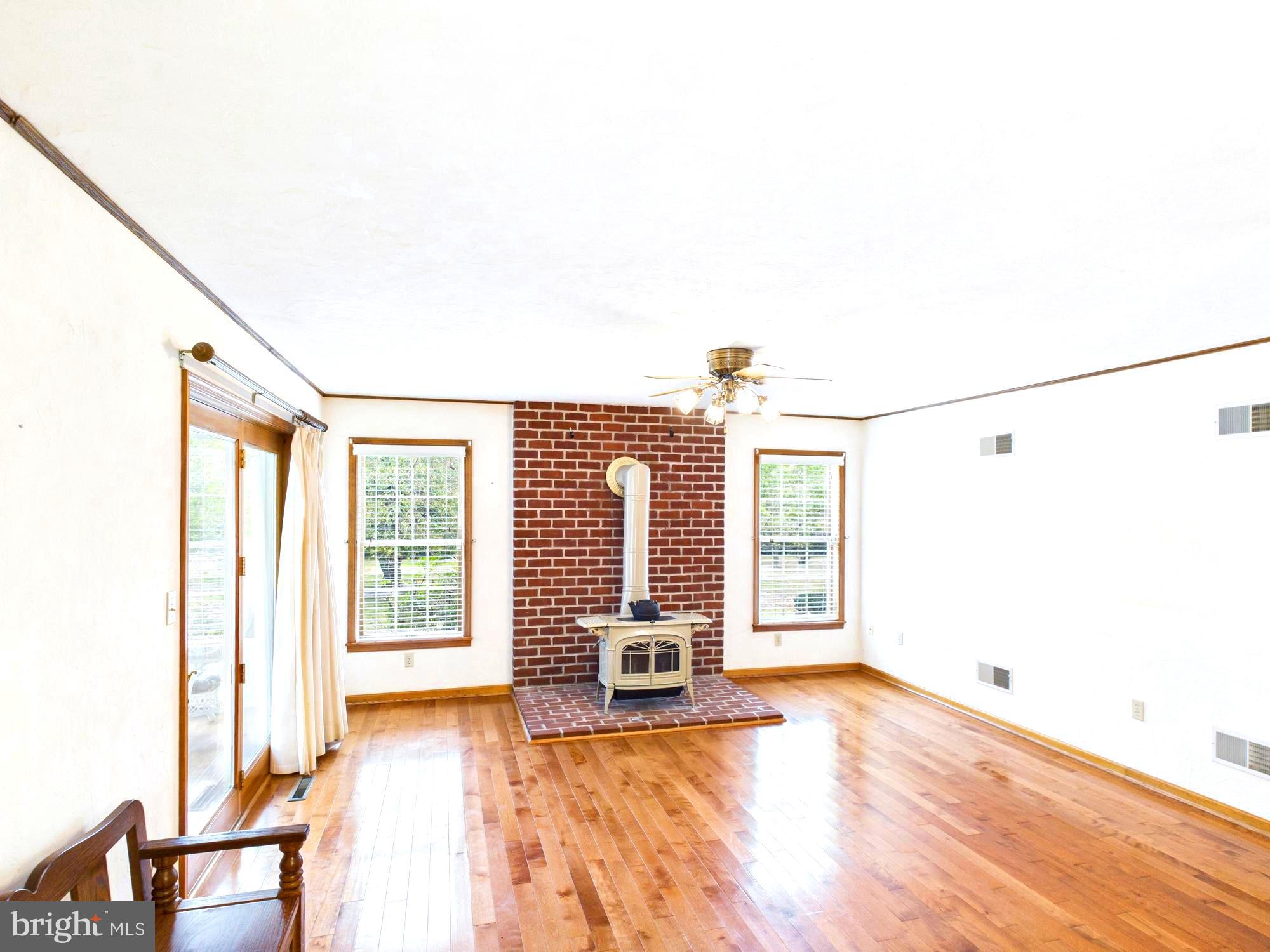 1568 Table Rock Road Gettysburg, PA 17325 - Photo 8 of 32 Family Room