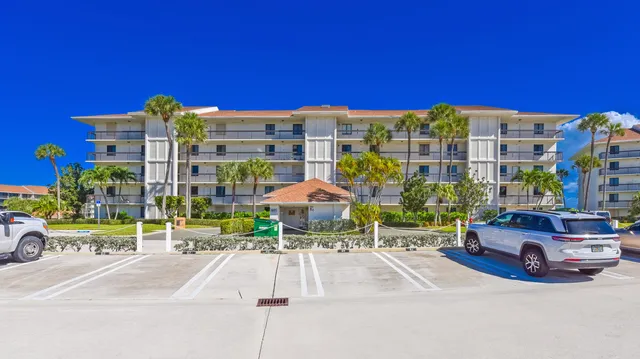 a view of an outdoor space