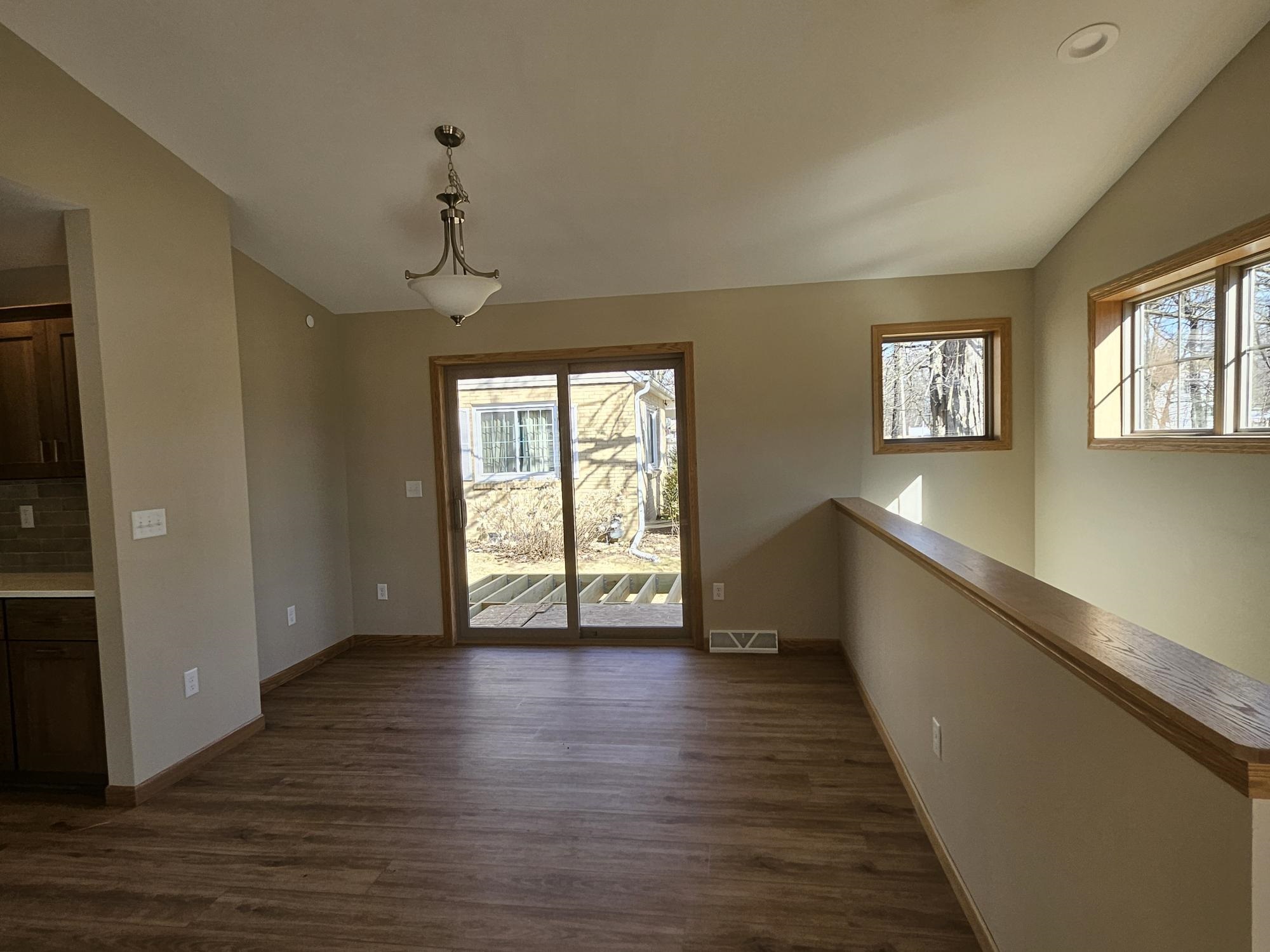 915 Sutherland Avenue Janesville, WI 53545 - Photo 11 of 27