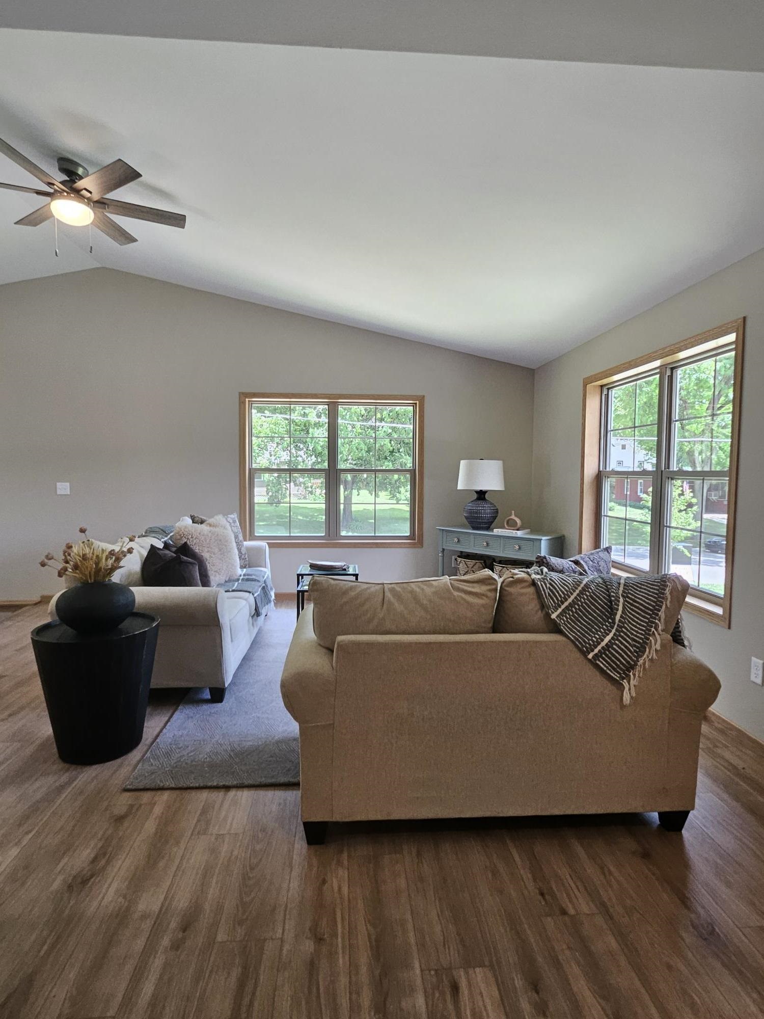 915 Sutherland Avenue Janesville, WI 53545 - Photo 3 of 27