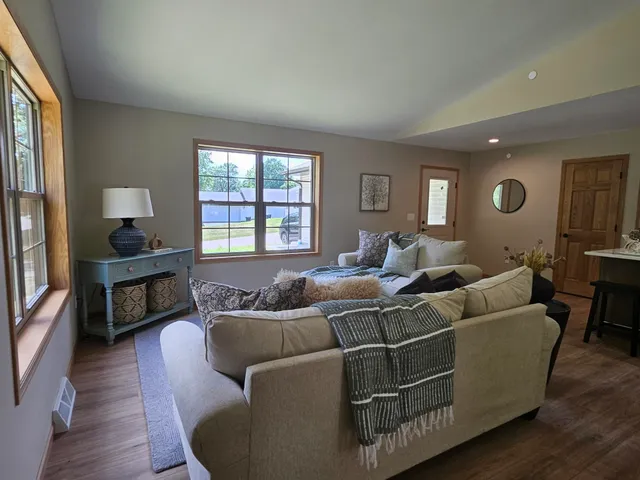 $389,900 | 915 Sutherland Avenue, Janesville, WI 53545