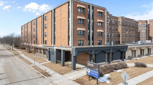 $3,899,900 | 1120 East Parkway Avenue, Oshkosh, WI 54901