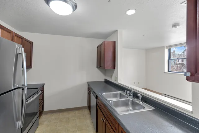 $3,899,900 | 1120 East Parkway Avenue, Oshkosh, WI 54901