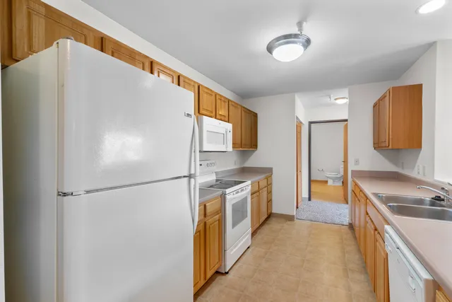 $3,899,900 | 1120 East Parkway Avenue, Oshkosh, WI 54901