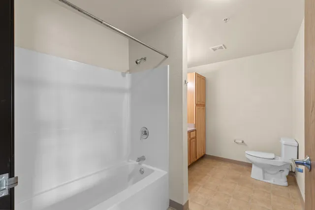 $3,899,900 | 1120 East Parkway Avenue, Oshkosh, WI 54901