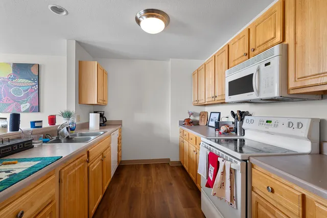 $3,899,900 | 1120 East Parkway Avenue, Oshkosh, WI 54901