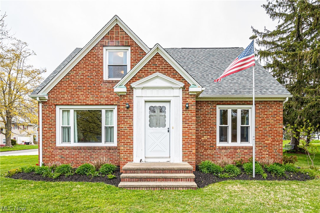 6835 Lake Road East Madison, OH 44057 - Photo 20 of 25 Front view.